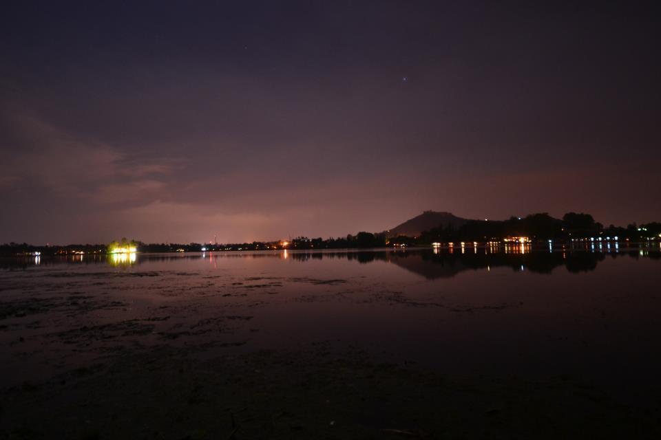 Houseboat Lily Of Nageen Srīnagar Exteriör bild